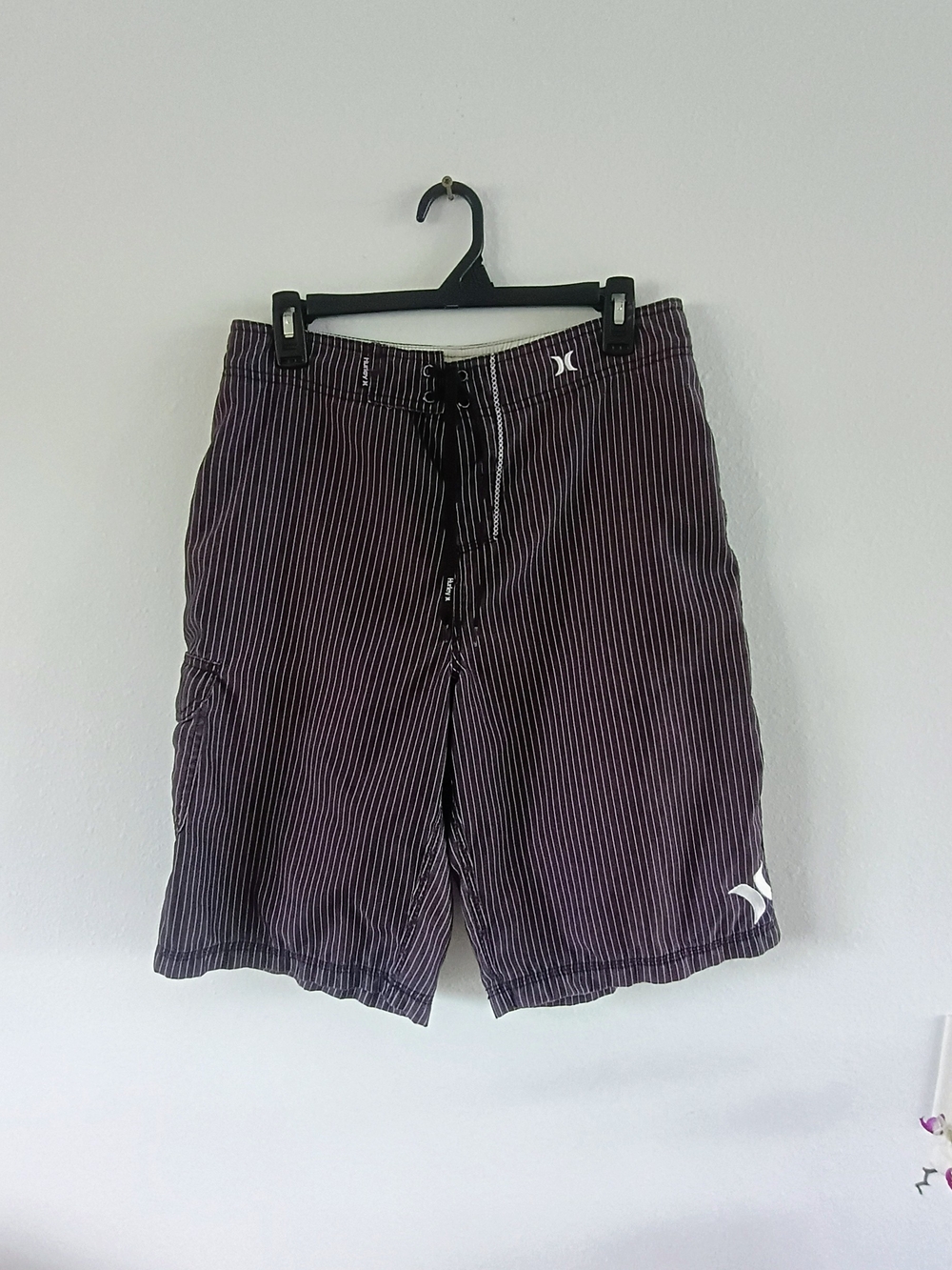 Hurley Black Burgundy Striped Board Shorts Surf Swim Trunks Mens 31